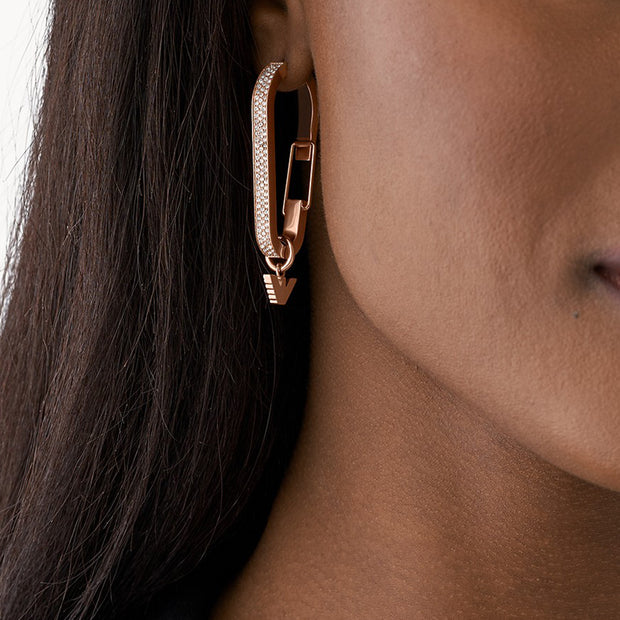 قرط نسائي من الفولاذ المقاوم للصدأ باللون الذهبي الوردي